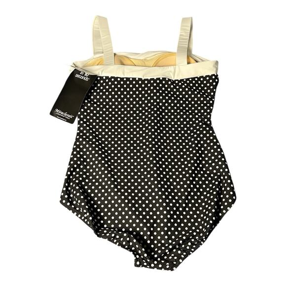 NWT MiracleSuit Estilo Women One Piece Swimsuit Slimming Black Dot Stretch Sz 18 - Picture 2 of 7